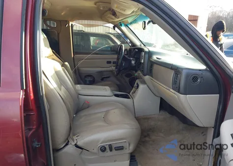 2002 Chevrolet Suburban 1500 Lt z USA, uszkodzony, nr VIN 1GNEC16Z42J294533